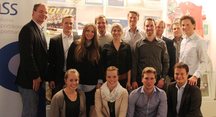 Mentorinnen, Mentoren und Mentees des ersten „DOPPEL-(P)ASS“ Mentoring-Programms freuen sich auf einen intensiven Austausch in den nächsten Monaten. Mentorinnen, Mentoren und Mentees des ersten „DOPPEL-(P)ASS“ Mentoring-Programms freuen sich auf einen intensiven Austausch in den nächsten Monaten.