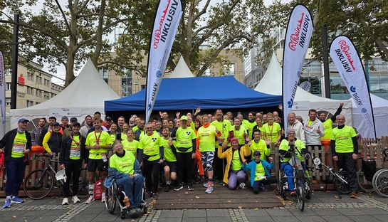 Gruppenfoto mit Teilnehmenden des Staffelmarathons

