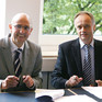 REA-Geschäftsführer Michael Maier (links) und Sporthochschul-Rektor Univ.-Prof. Dr. Heiko Strüder REA-Geschäftsführer Michael Maier (links) und Sporthochschul-Rektor Univ.-Prof. Dr. Heiko Strüder bei der Kooperationsunterzeichnung