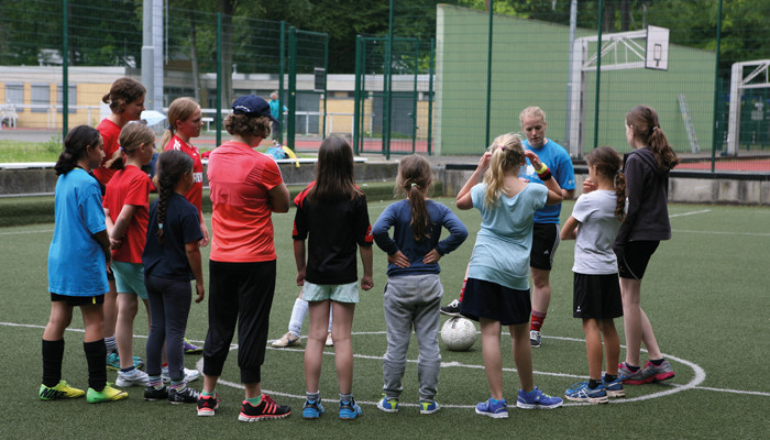Die tägliche Herausforderung eines Sportlehrers - Deutsche ...