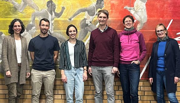 Gruppenfoto mit Referentinnen und Referenten
