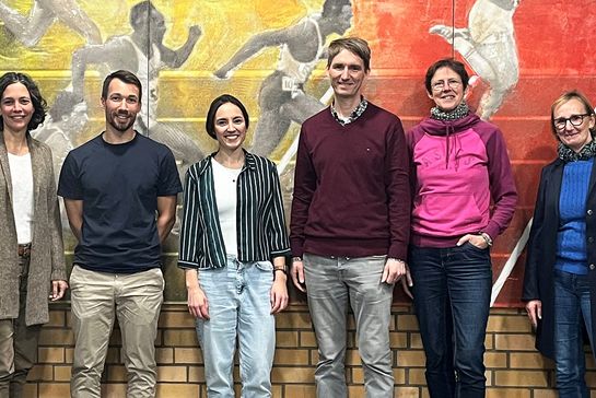 Gruppenfoto mit Referentinnen und Referenten