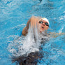 Paraylmpics-Siegerin Kirsten Bruhn im Wasser