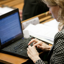 Eine Frau am Laptop ©Foto: Marcus Pietrek Eine Frau am Laptop ©Foto: Marcus Pietrek