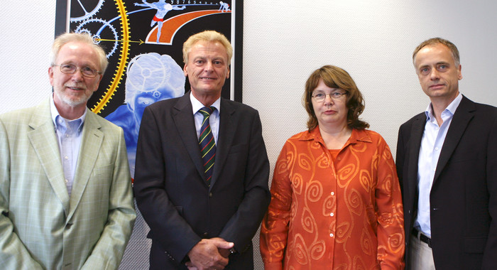 v.l.: Hochschulratsvorsitzender Lothar Feuser, Kanzler Prof. Dr. Johannes Horst, Kanzlerin (ab 18.8.) Angelika Claßen, Rektor Univ.-Prof. Dr. Heiko Strüder v.l.: Hochschulratsvorsitzender Lothar Feuser, Kanzler Prof. Dr. Johannes Horst, Kanzlerin (ab 18.8.) Angelika Claßen, Rektor Univ.-Prof. Dr. Heiko Strüder