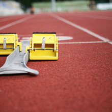 Startblock im Leichtathletikstadion