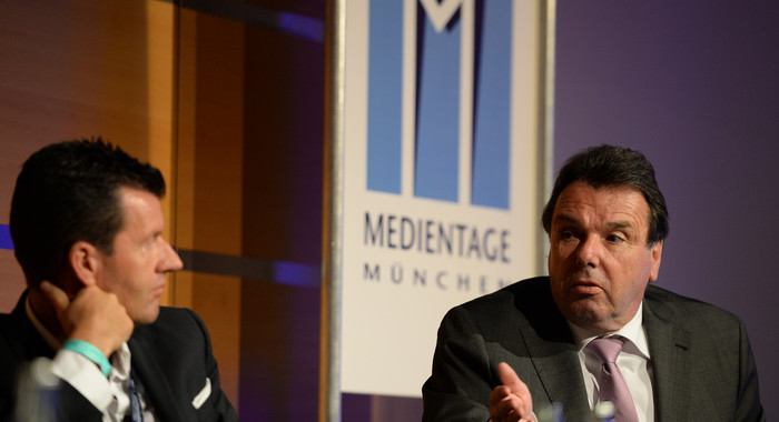 Martin Michel (l.) und Heribert Bruchhagen auf dem Podium der Münchener Medientage 