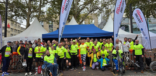 Gruppenfoto mit Teilnehmenden des Staffelmarathons
