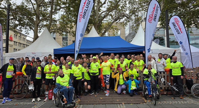 Gruppenfoto mit Teilnehmenden des Staffelmarathons