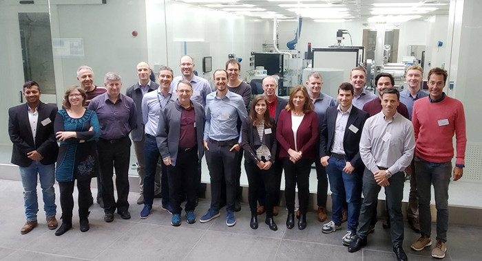Teilnehmer*innen des ELSAH-Projekttreffens bei der Besichtigung des Tyndall National Institutes Gruppenfoto der Teilnehmer*innen