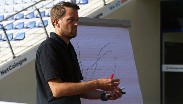 Prof. Dr. Christoph Zinner im Unterricht beim DSHS Athletiktrainer