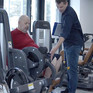 Studienleiter Dr. Moritz Schumann und ein Proband beim Training (©Movember)