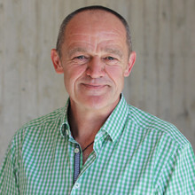 Dr. Axel Knicker