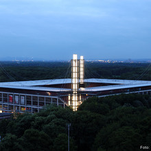 Das RheinEnergieStadion bei Nacht