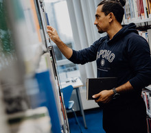 Zwei studentische Hilfskräfte (m/w/d) zum 01.05.2026 gesucht.