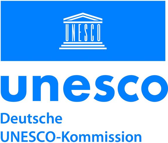 Logo der Deutschen Unesco Kommission blau auf weiß
