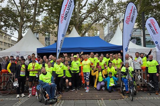 Gruppenfoto mit Teilnehmenden des Staffelmarathons