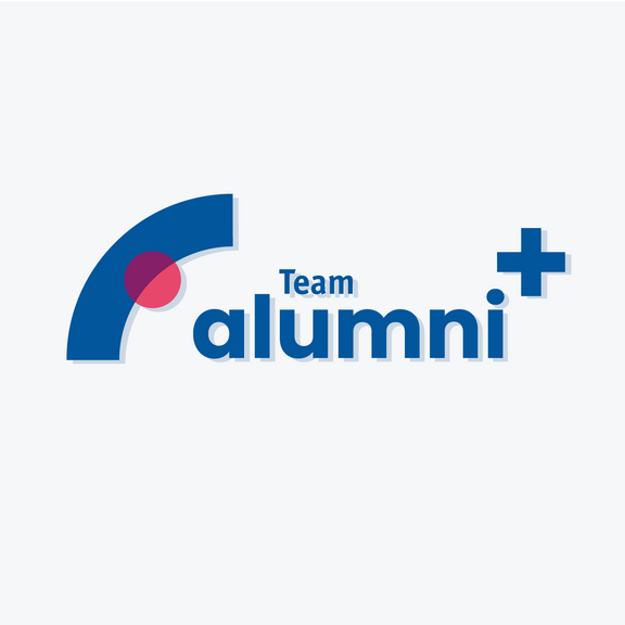 wortbildmarke "team alumni" in blauer Schrift

