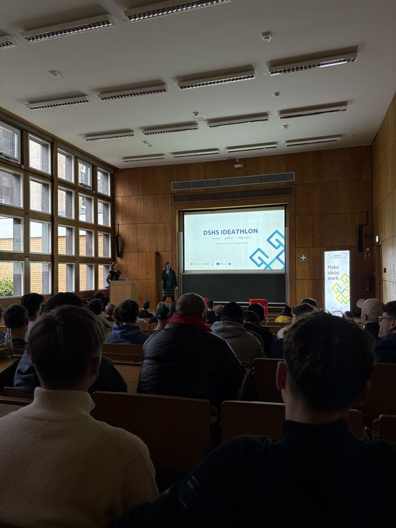 Bühnenprogramm im Hörsaal 2
