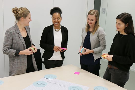 Teilnehmerinnen aus dem Jahr 2021 bei einem der internen Netzwerktreffen.