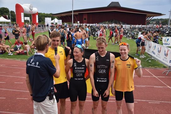 Sportler*innen beim Interview
