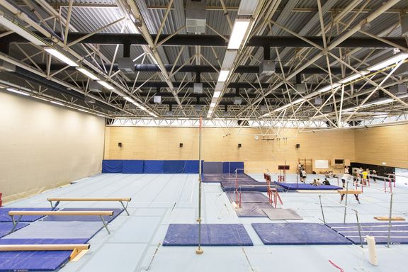 Halle 21 mit Turngeräten
