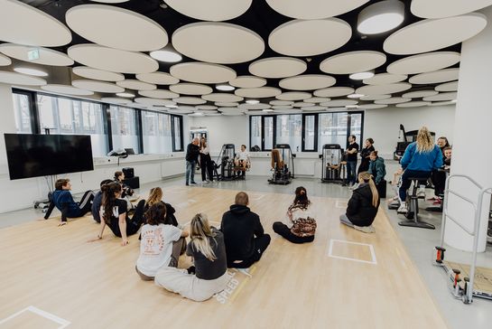 Viele Studierende sind im Kraftraum der DSHS

