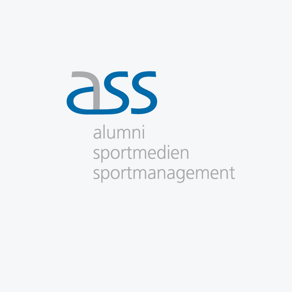 logo des "ass" = alumni sportmedien sportmanagement; reine typo in blau und hellgrau
