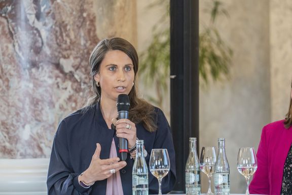 Dr. Caroline Bechtel während ihres Vortrags

