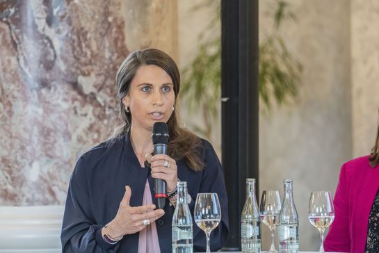 Dr. Caroline Bechtel während ihres Vortrags