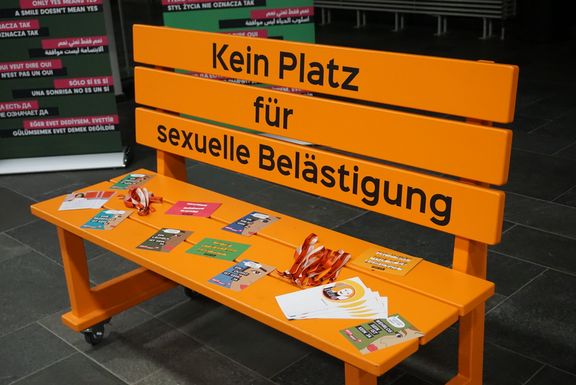 Orangene Bank "Kein Platz für sexuelle Belästigung"
