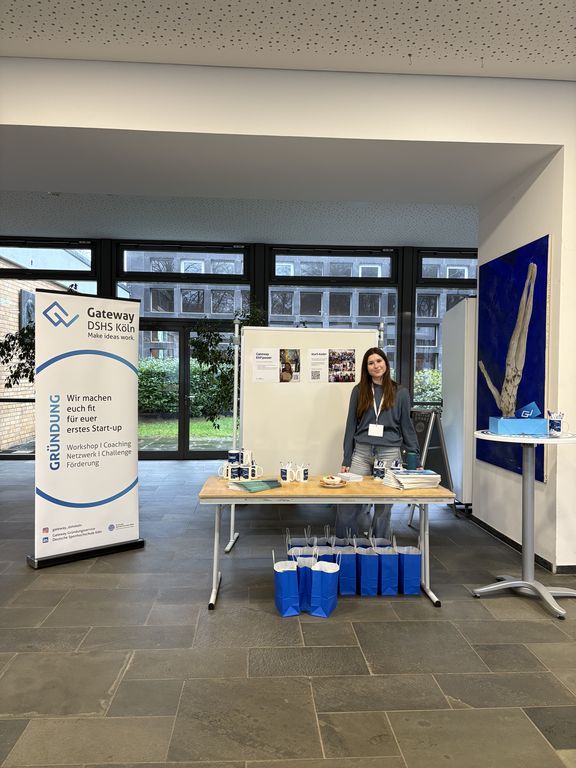 Gateway Stand im Foyer der DSHS
