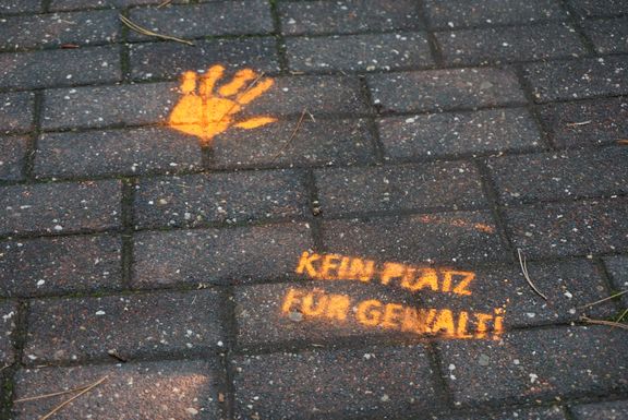 Bodenmarkierung "Kein Platz für Gewalt"
